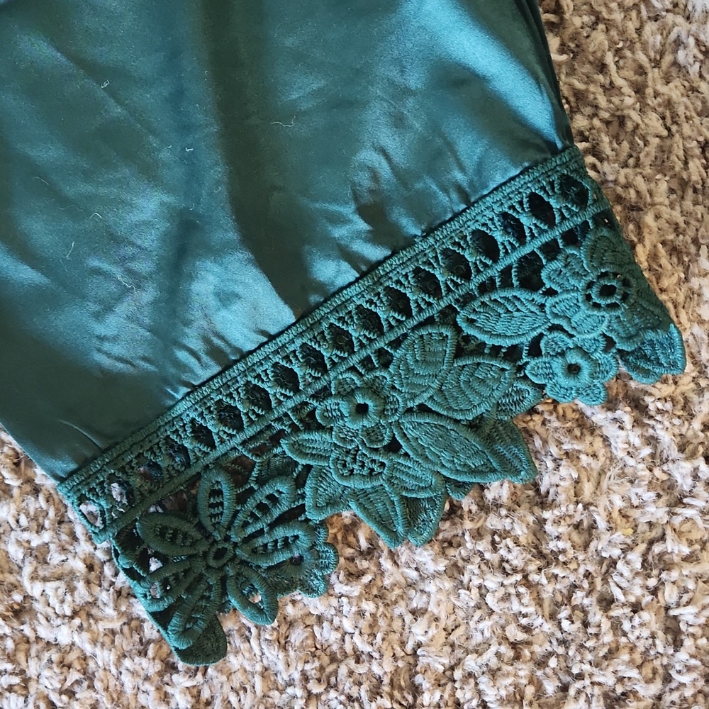 Emerald Green & Lace Robe - Picture 3 of 3